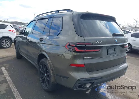 2025 BMW X7 xDrive40I z USA, uszkodzony, nr VIN 5UX23EM00S9Y38162